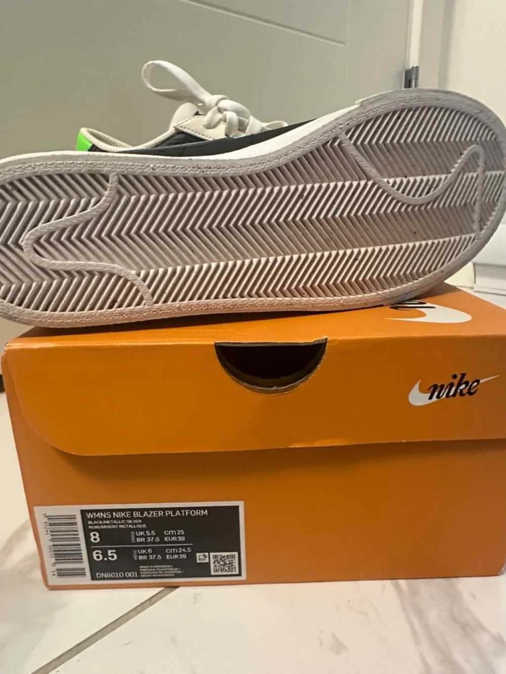 Nike Black/White Low-Top Sneakers with Silver Swoosh and Neon Green Heel - (30) - Picture 3 of 8